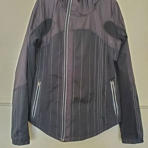 Lululemon Women's Run: Get Up And Glow Jacket Reflective 360 Black Sz 6 Full Zip - Picture 3 of 16